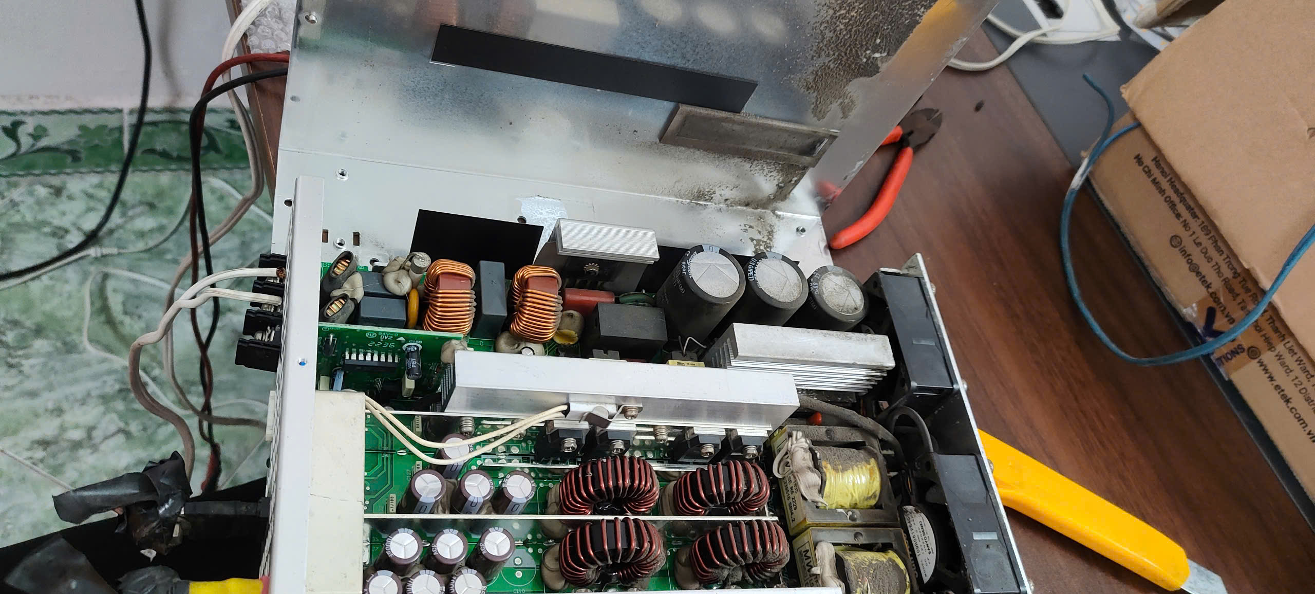 Nguồn Meanwell SE-1500-24 lắp đặt không có tủ lọc bụi vào nhiều làm chập nổ linh kiện bên trong